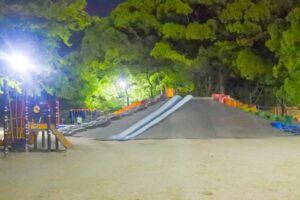 鶴舞公園(名古屋市昭和区)夜の子どもの広場・山の砦01