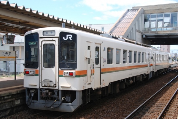 JR高山本線(ワンマン列車・キハ11形・鵜沼駅)