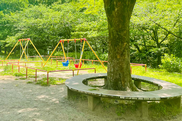 茶屋ヶ坂公園(千種区)ブランコ・休憩ベンチ01